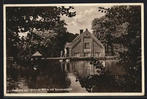 AK Ratzeburg i. Lbg., Gasthaus zur Farchauer Mühle mit Schwanenteich, Bes. Walter Gorgas
