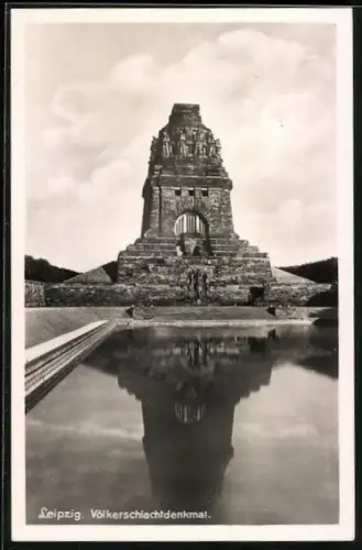 AK Leipzig, Völkerschlachtdenkmal mit Wasserbecken