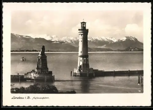 AK Lindau i. B., Hafeneinfahrt mit Leuchtturm
