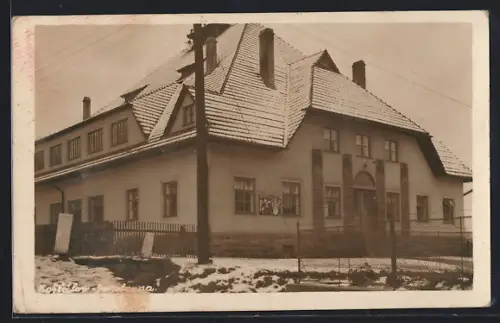 AK Kostalov, Ein Haus im Ort