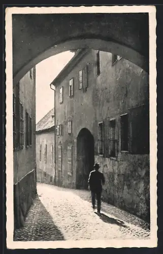 AK Marburg a. Drau, Mann in einer Strasse