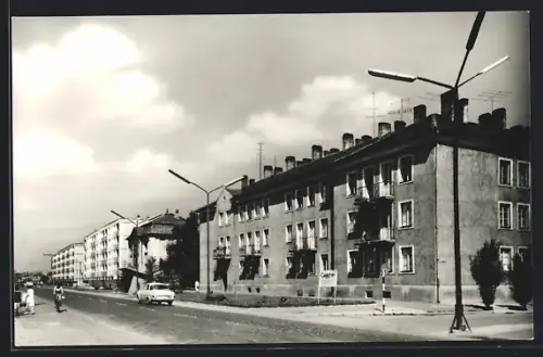 AK Komaron, Uj lakohazak