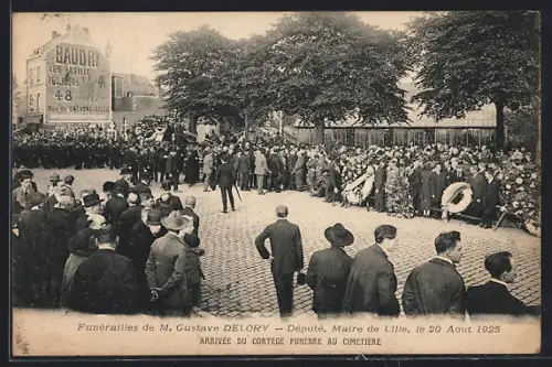 AK Lille, Funérailles de M. Gustave Delory 1925, arrivée du cortège funèbre au cimetière