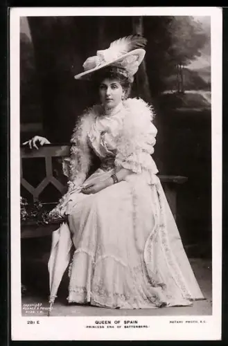 AK The Queen of Spain in a nice white dress