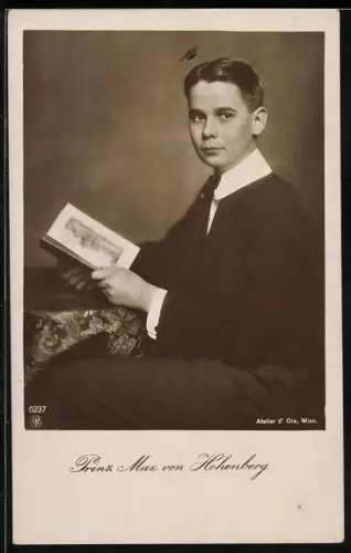 AK Prinz Max von Hohenberg in Anzug mit Buch
