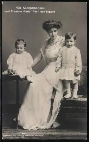 AK Var Kronprinsessa med Prinsarna Gustaf Adolf och Sigvard