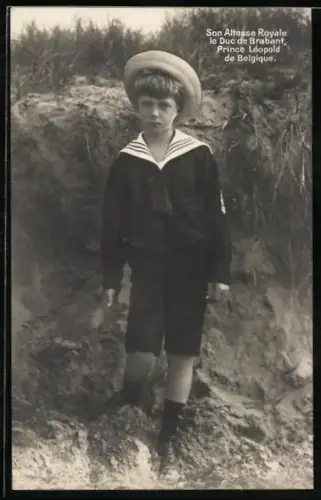 AK Prinz Léopold von Belgien im Matrosenanzug am Strand
