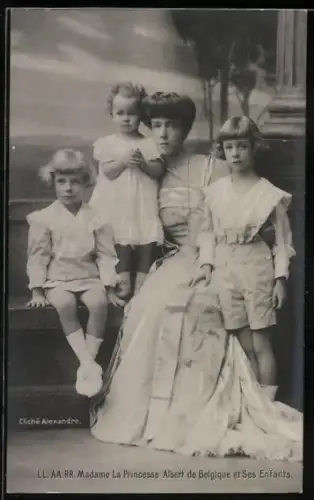 AK S. M. La Reine Elisabeth et Ses Enfants