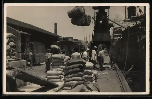 AK Santos, Vista parcial do porto