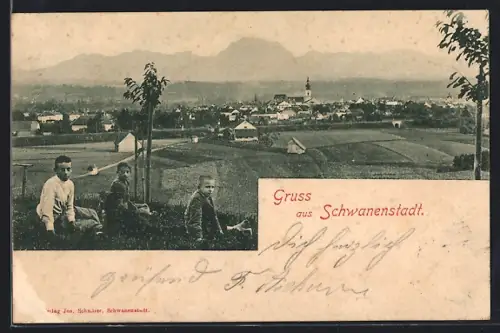 AK Schwanenstadt, Gesamtansicht mit Feldern und Kindergruppe