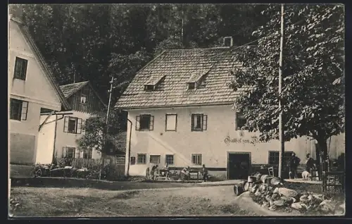 AK Johnsbach im Gesäuse, Gasthof zum Donner mit Gästen und Nachbargebäuden