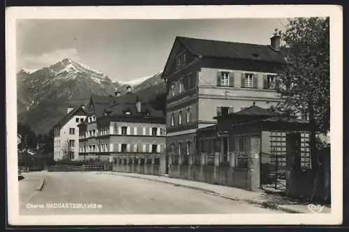 AK Badgastein, Oberes Badgastein, Strassenpartie mit Bergspitze