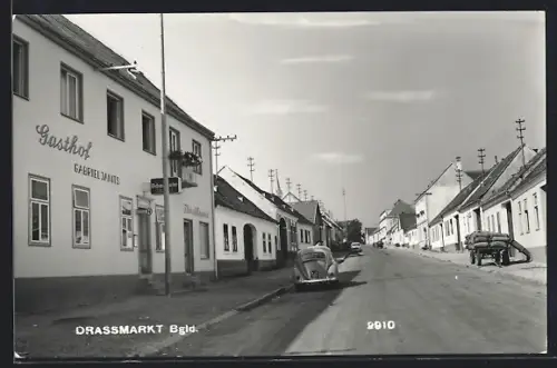AK Drassmarkt /Burgenland, Gasthof Gabriel Janis mit Strasse, VW-Käfer