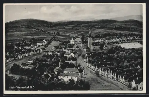 AK Grosswarasdorf, Klein-Warasdorf mit Strasse und Fernblick aus der Vogelschau, mit Kaufhaus Paul Neubauer