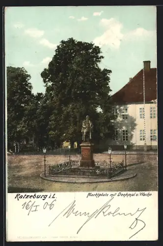 AK Ratzeburg i. L., Marktplatz mit Denkmal und Wache