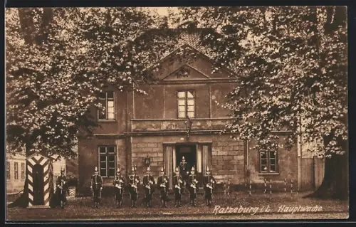 AK Ratzeburg i. L., Hautpwache mit Soldaten