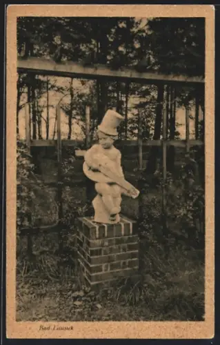 AK Bad Lausick, Gartenskulptur mit Kind und Laute