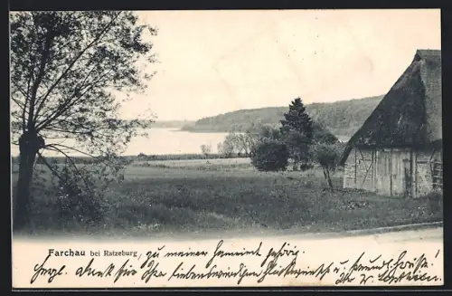 AK Farchau bei Ratzeburg, Landschaft mit See und Bauernhaus