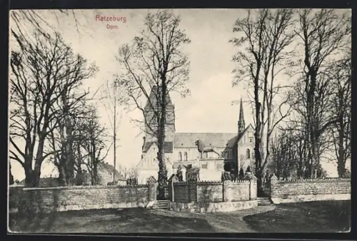 AK Ratzeburg, Dom mit Löwen-Denkmal