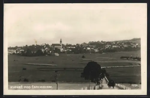 AK Klencí pod Cerchovem, Ortsansicht aus der Ferne