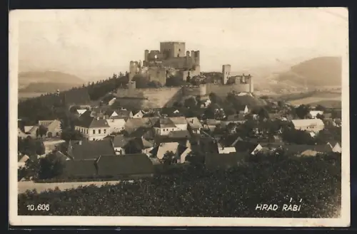 AK Rábí, Hrad