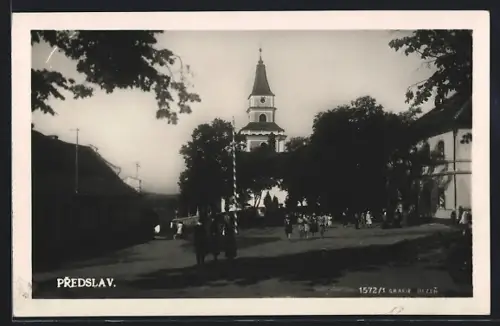 AK Predslavi, Strassenpartie mit Kirche