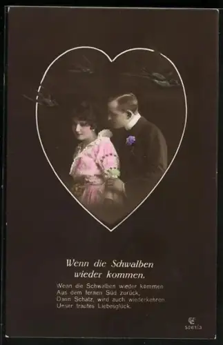 Foto-AK GL Co Nr. 5061/3: Verliebtes Paar im Herz-Rahmen mit Schwalben