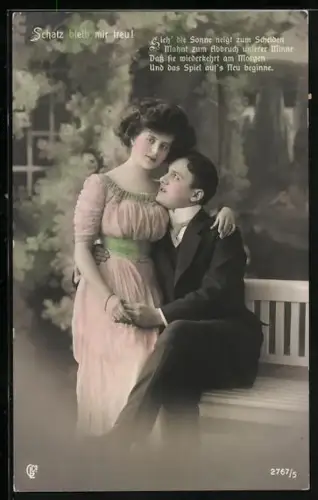 Foto-AK GL Co Nr. 2767/5: Verliebtes Paar auf einer Bank im Park