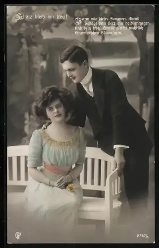 Foto-AK GL Co Nr. 2767/1: Verliebtes Paar im Park