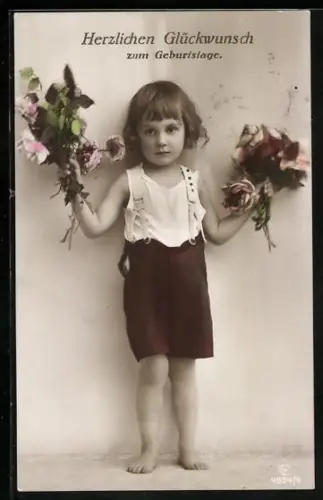 Foto-AK GL Co Nr. 4954/4: Junge gratuliert mit Blumen zum Geburtstag, Herzlichen Glückwunsch