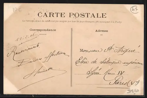 AK Fumel /Lot-et-G., Rue de la République animée avec passants et bâtiments historiques