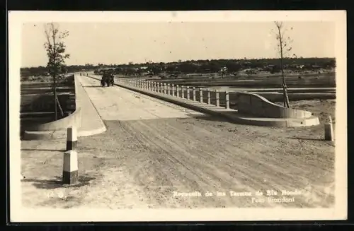 AK Termas de Rio Hondo, Brücke mit Uferpanorama