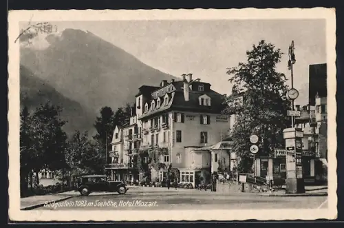 AK Badgastein, Hotel Mozart mit Strasse und Berg