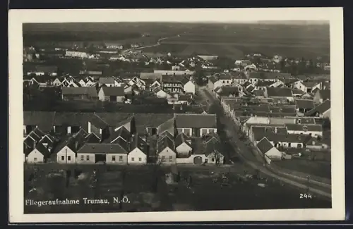 AK Trumau /N.-Ö., Strassenpartie, Fliegeraufnahme