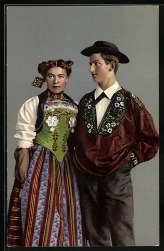 AK Mädchen und Bursche in Unterwaldener Trachtenkleidung