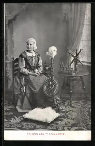 AK Friesin am Spinnrad