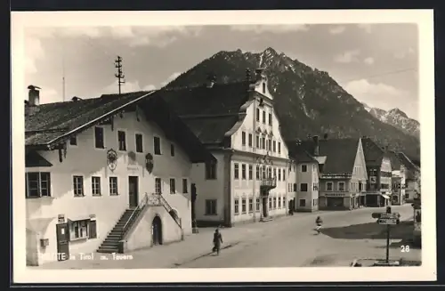 AK Reutte i. T., Teilansicht mit Post-Amt und Tauern