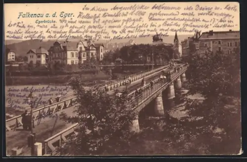AK Falkenau a. d. Eger, Egerbrücke mit Passanten
