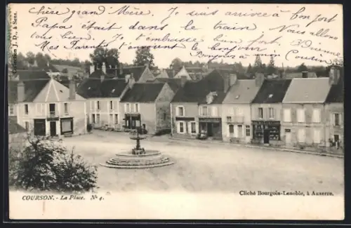 AK Courson, La Place avec fontaine et maisons environnantes