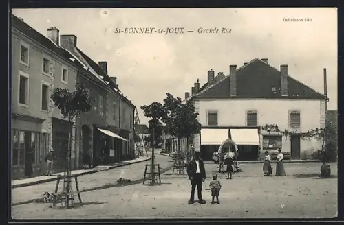 AK St-Bonnet-de-Joux, Grande Rue, Gens et petit Boutiques