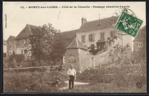 AK Bonny-sur-Loire, Côté de la Cheuille, Passage allant au Lavoir
