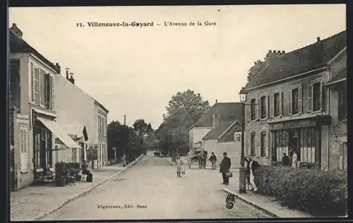 AK Villeneuve-la-Guyard, l'Avenue de la Gare