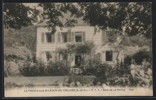 AK La Trouvaille-St-Léger-en-Yvelines, P.T.T. Gare de Le Perray