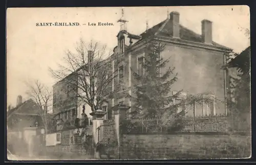 AK Saint-Èmiland, Les Ecoles