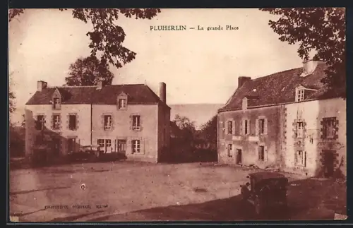 AK Pluherlin, La grande Place