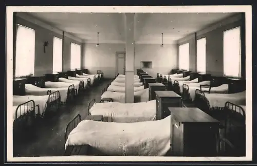 AK Menil-Flin, École Missionnaire, le petit dortoir