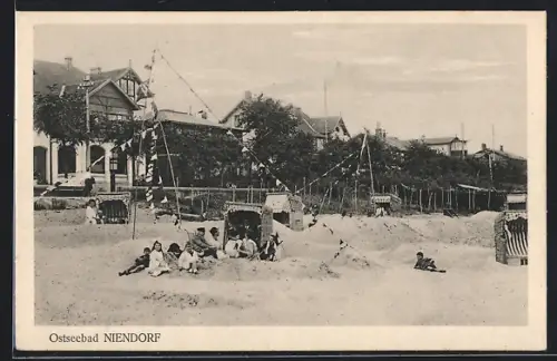 AK Niendorf / Ostseebad, Familienszene am Ostseestrand