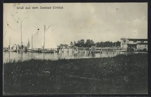 AK Seebad Einfeld, Blick auf Anlegestege mit Seegelschiffen