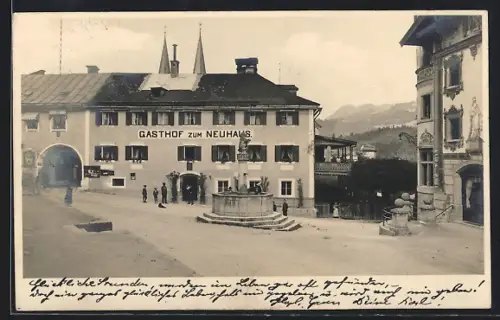 AK Berchtesgaden, Gasthof zum Neuhaus, Brunnen, Strassenansicht