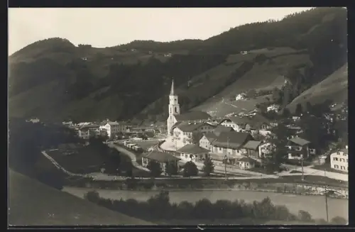 Foto-AK Schellenberg /Obb., Ortsansicht mit Kirche und umliegenden Bergen